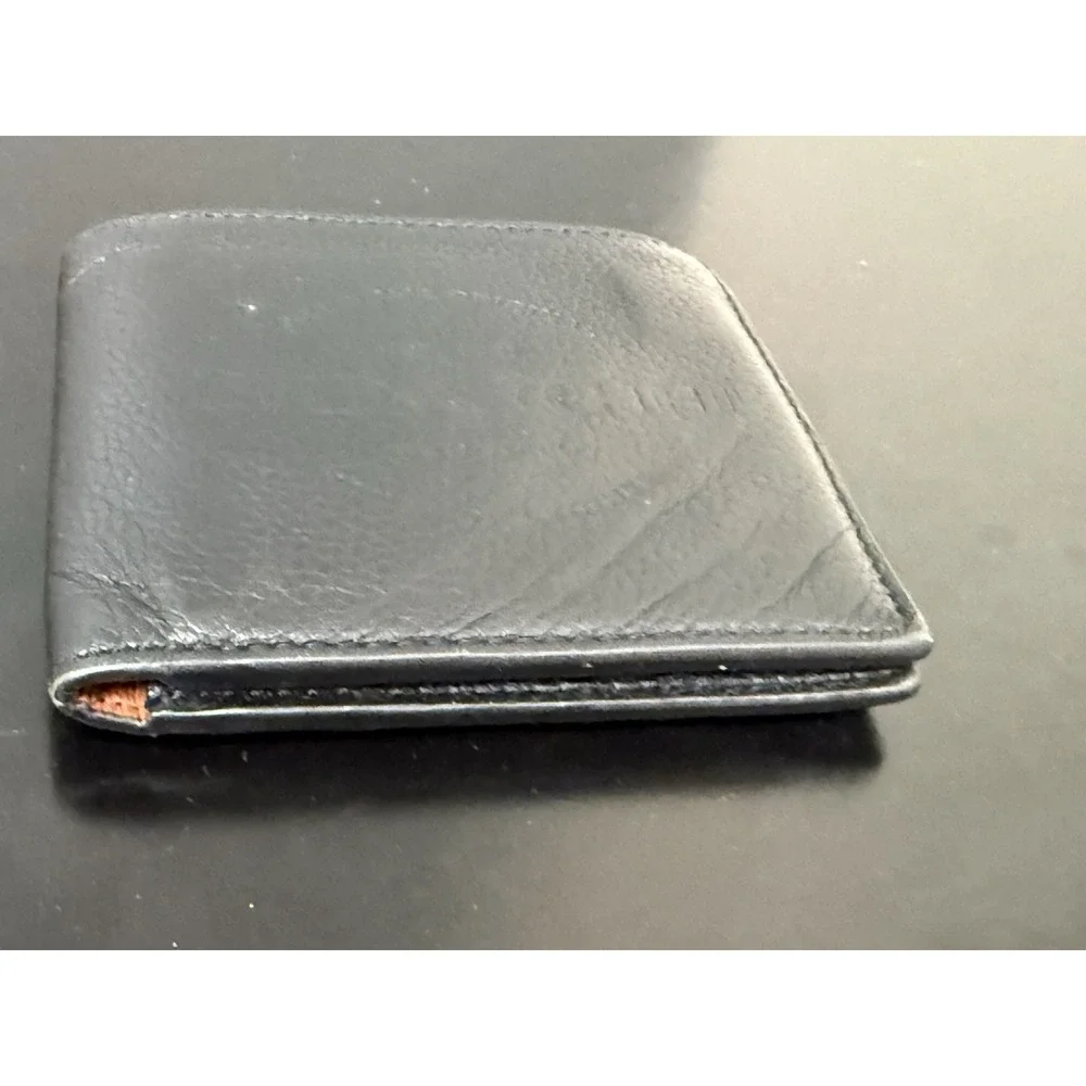 Coach Men Black Billfold  Embossed Signature Leather Wallet F24647